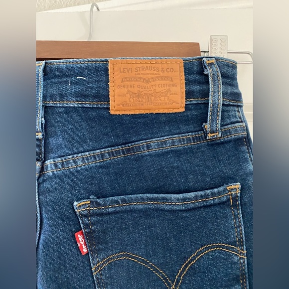 Levi’s High Rise Skinny Jeans - Picture 3 of 7